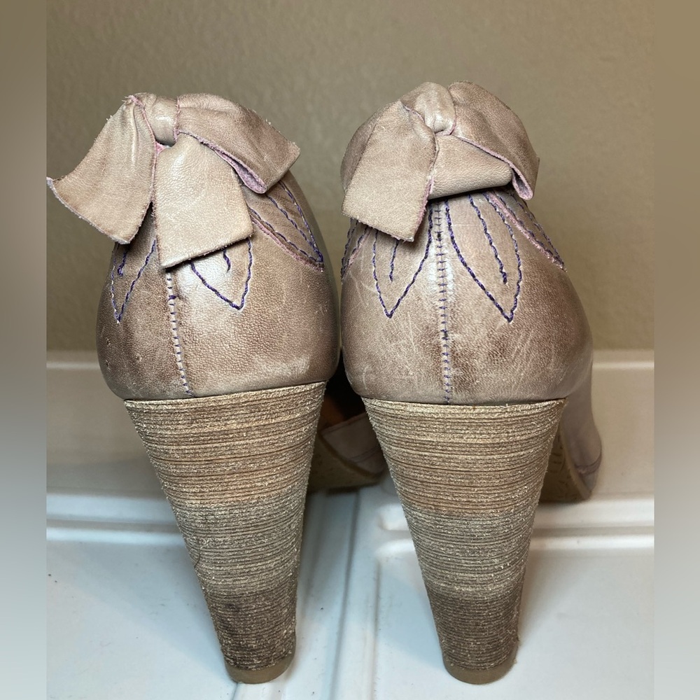 Miss Albright Taupe Leather Embroidered Platform Pumps - Picture 5 of 10